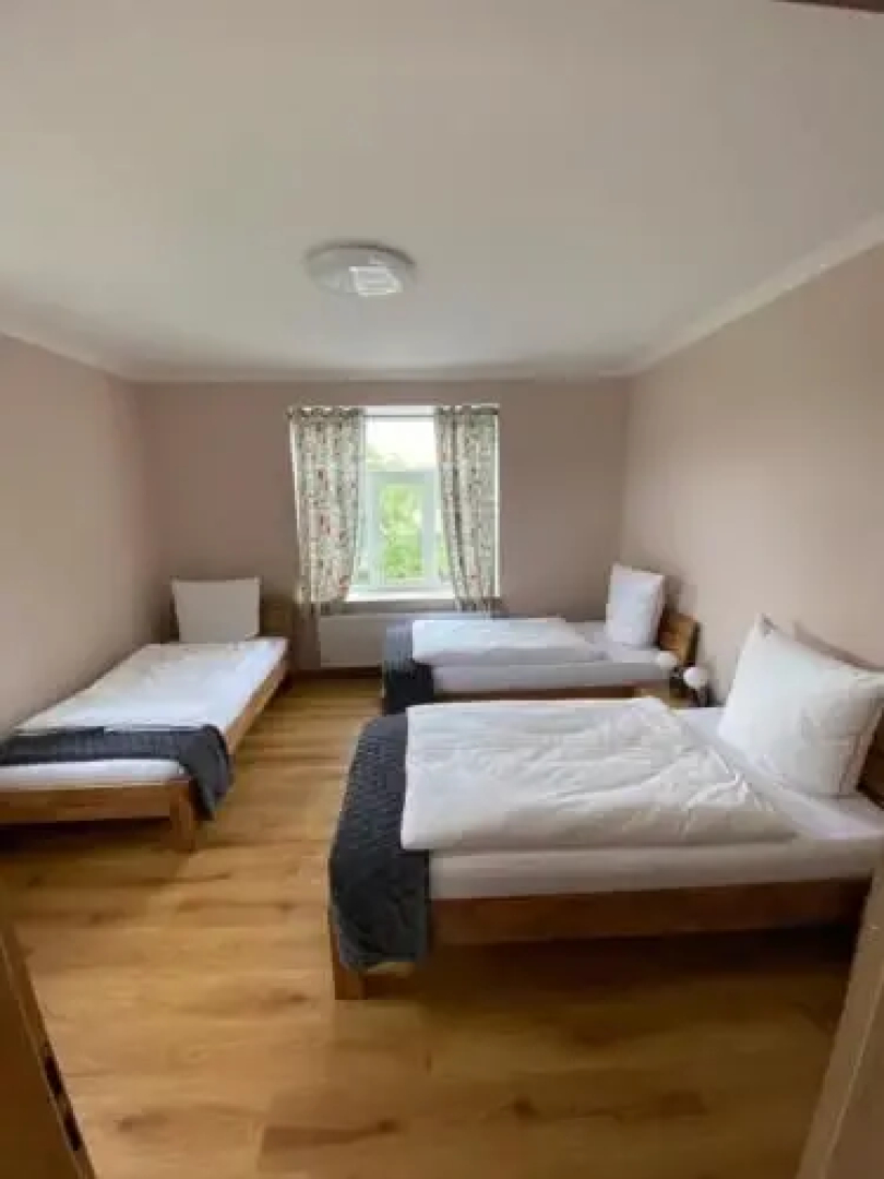 Schöne 2 Zimmerwohnung, neu saniert, hell, stilvoll