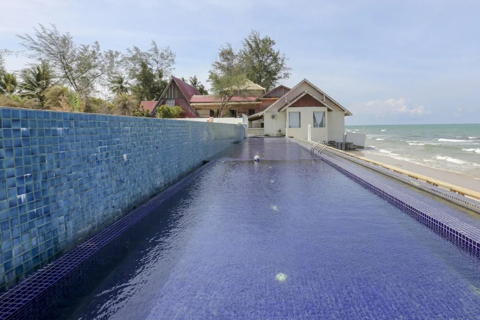 OYO 90237 Villa Danialla Beach Homes