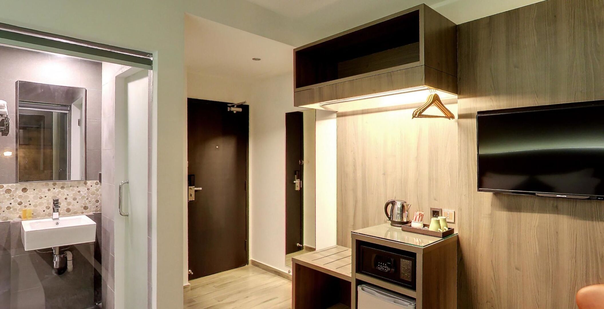 Flora by Crossroads Hotel