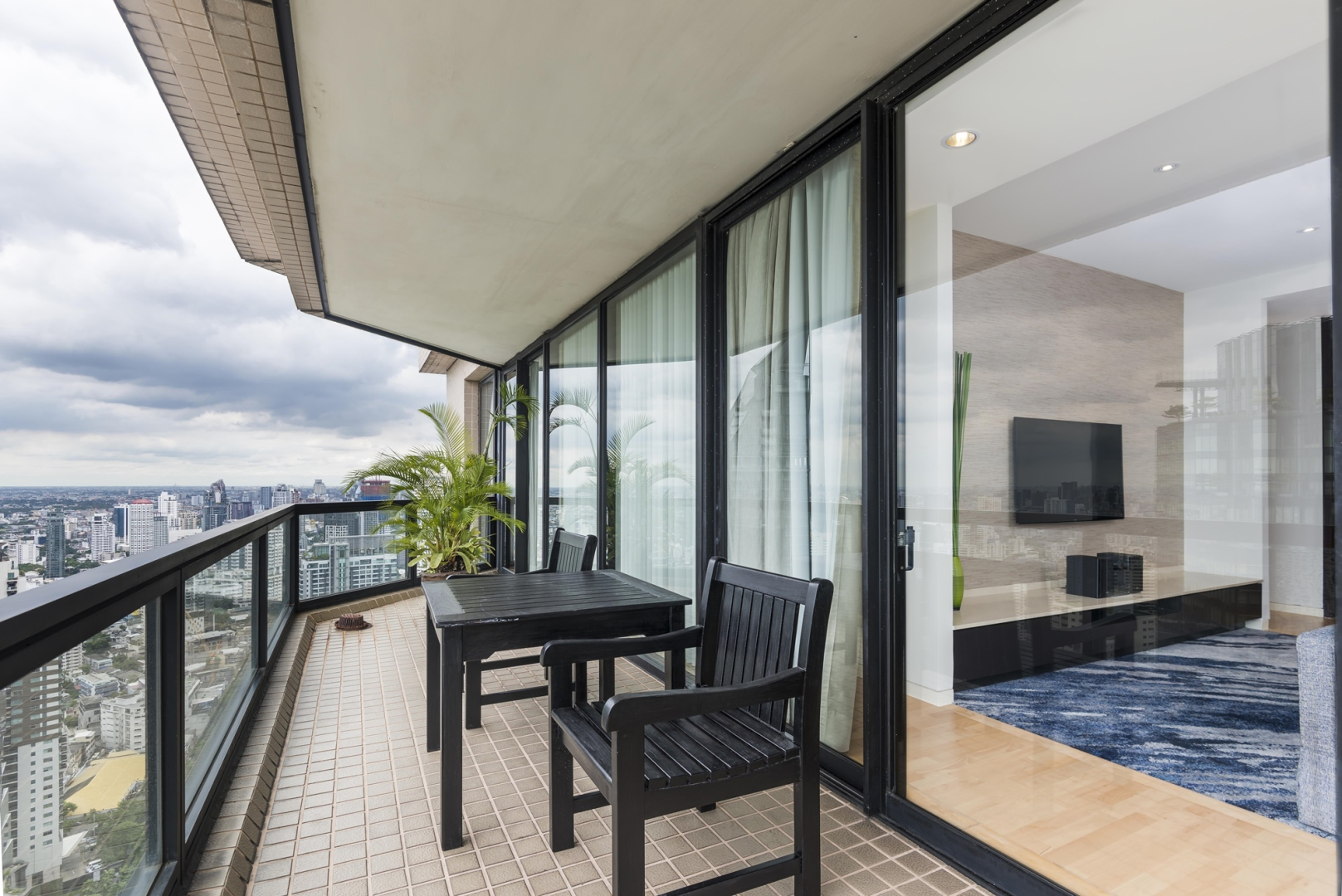 Emporium Suites by Chatrium