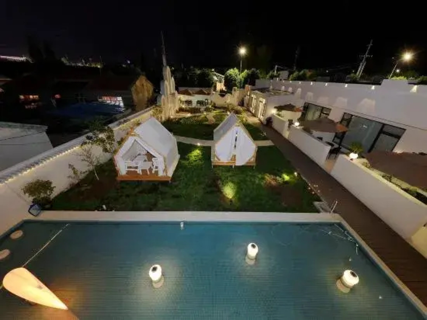 Zhaolan Light Luxury Vacation Homestay (Tekes Bagua City Store)