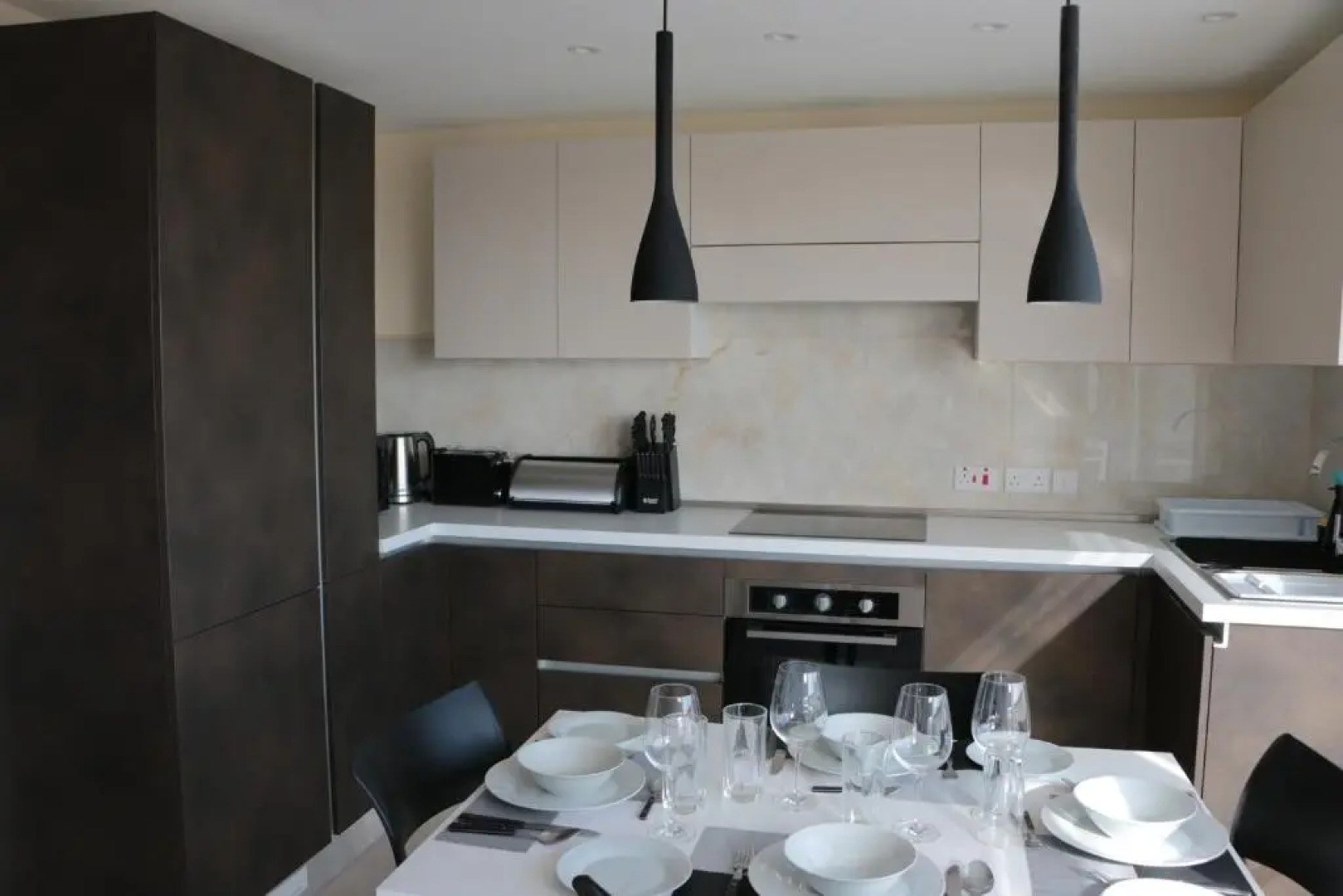 Wileg 4A Luxury Studio Apartment with Shared Swimming Pool.