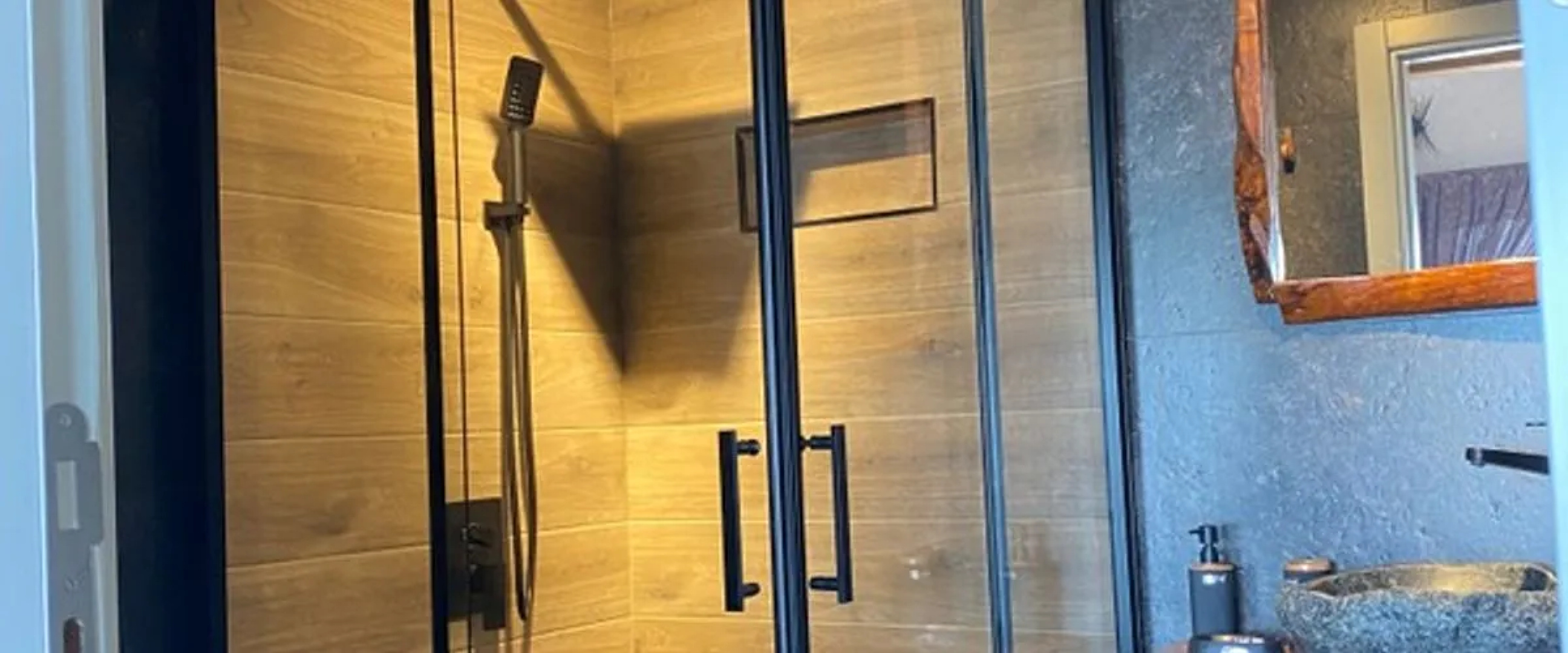 Lavinya Suit Bungalov