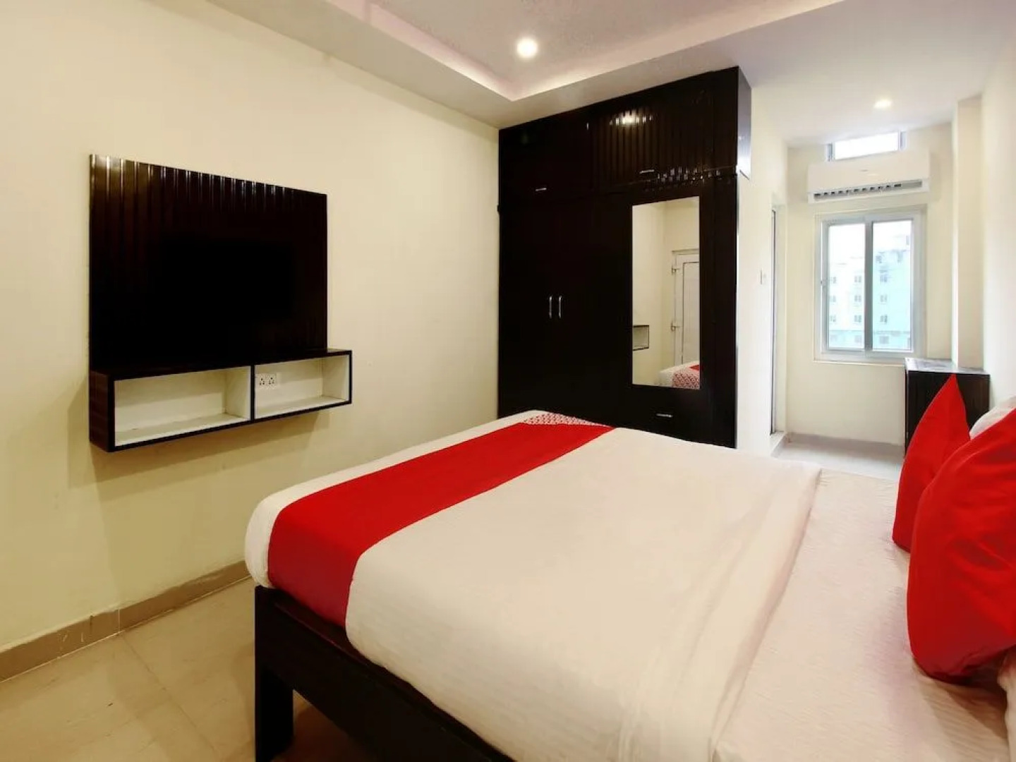 OYO 13636 Sri Vinayaka Grand