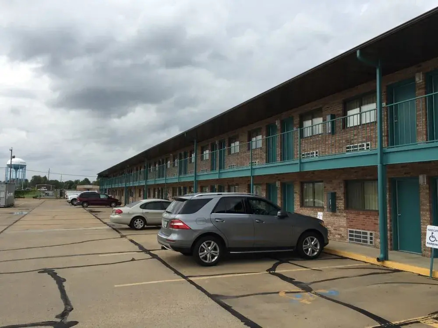 Executive Inn & Suites