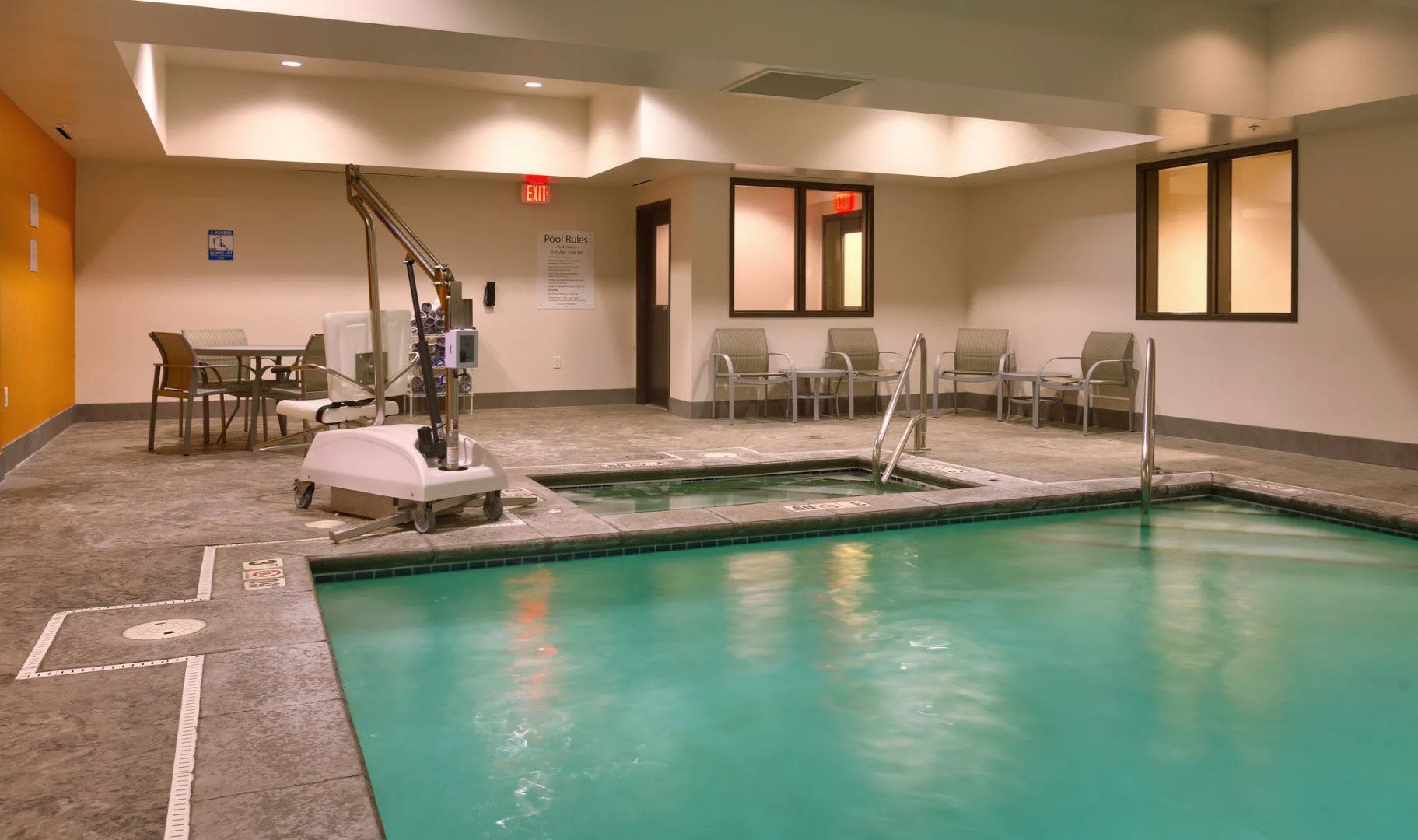 Holiday Inn Express and Suites Overland Park by IHG