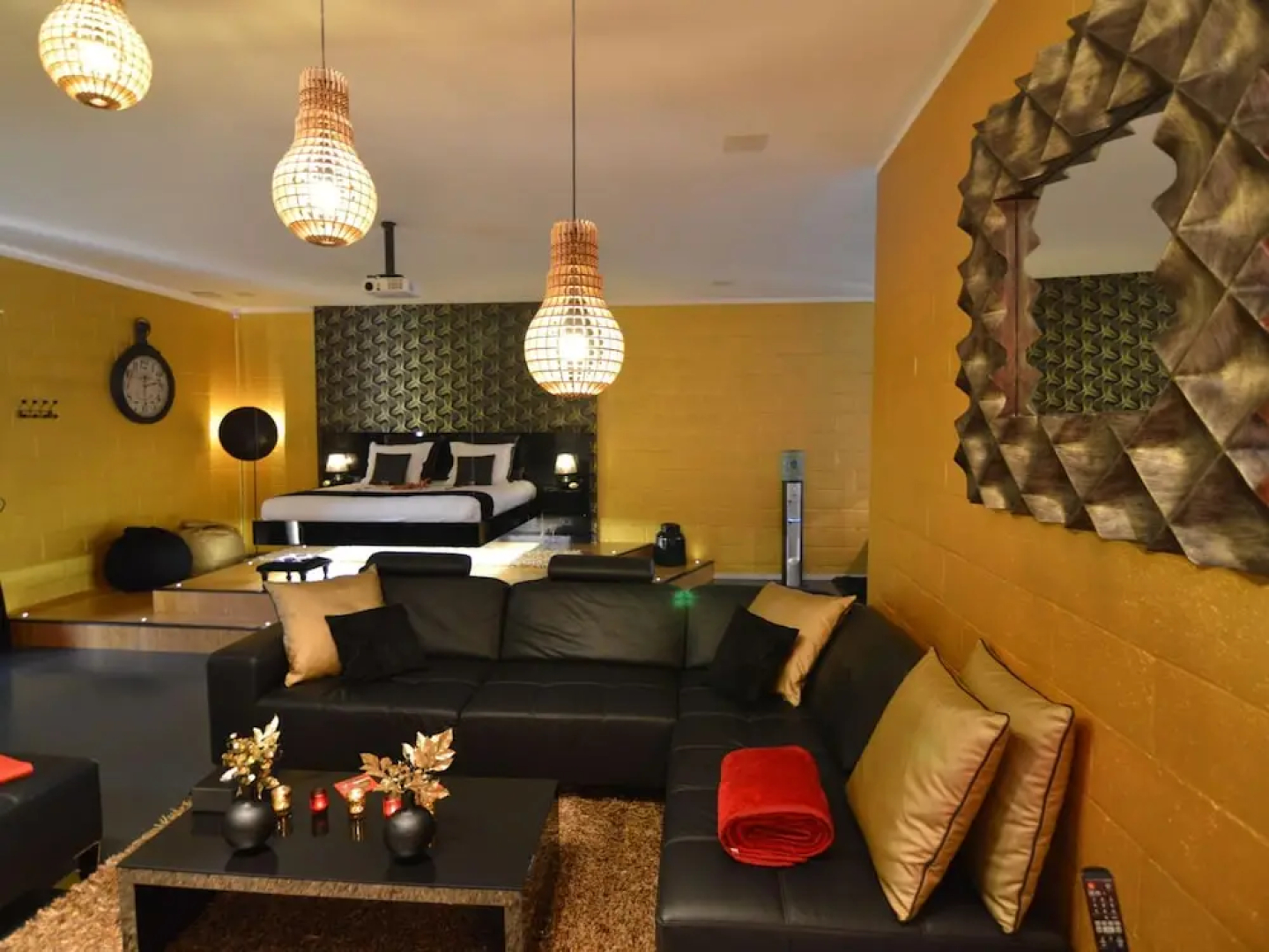 Deluxe Holiday Home in Welkenraedt with Hot Tub & Steam Shower