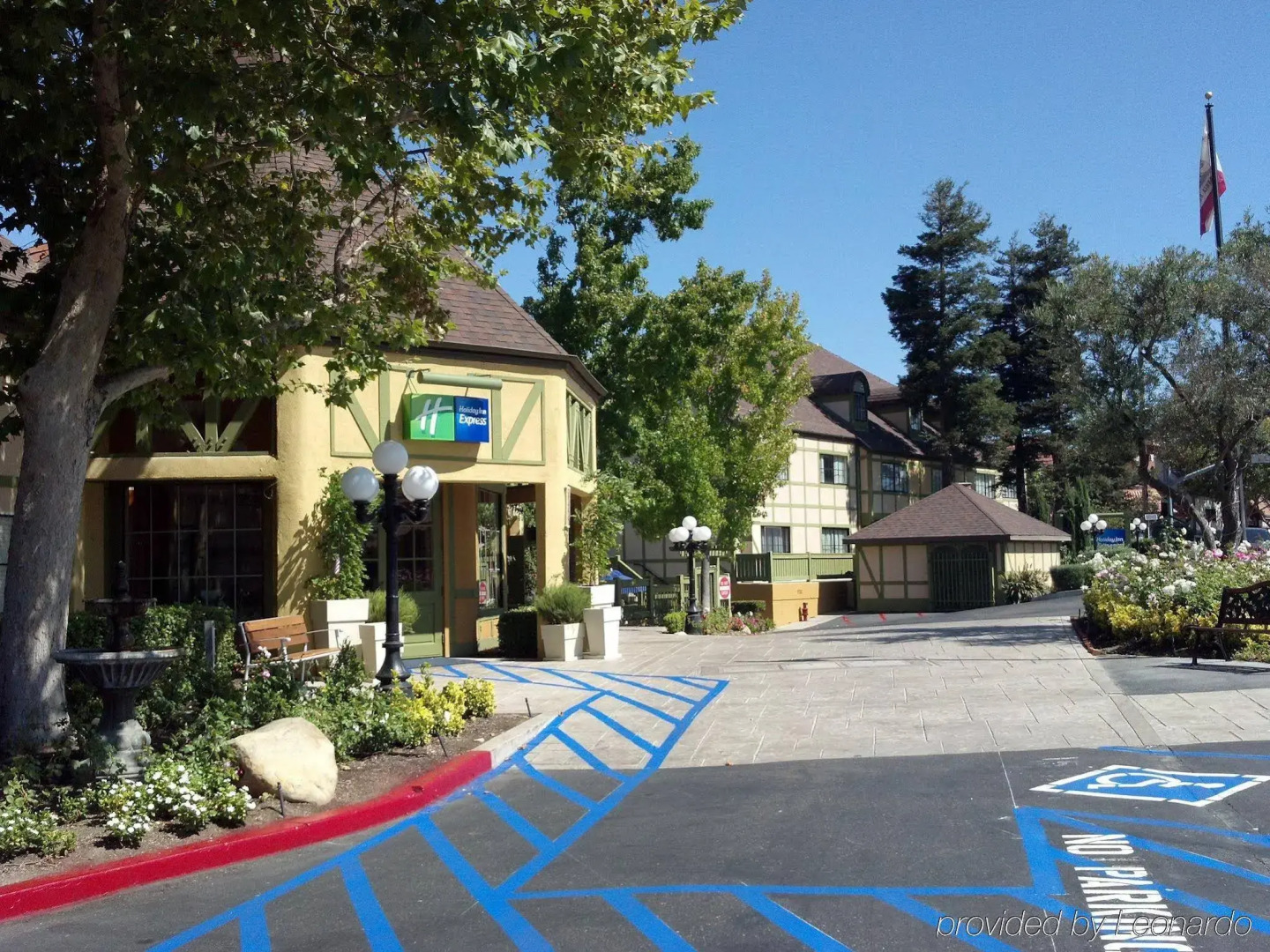 Vinland Hotel and Lounge