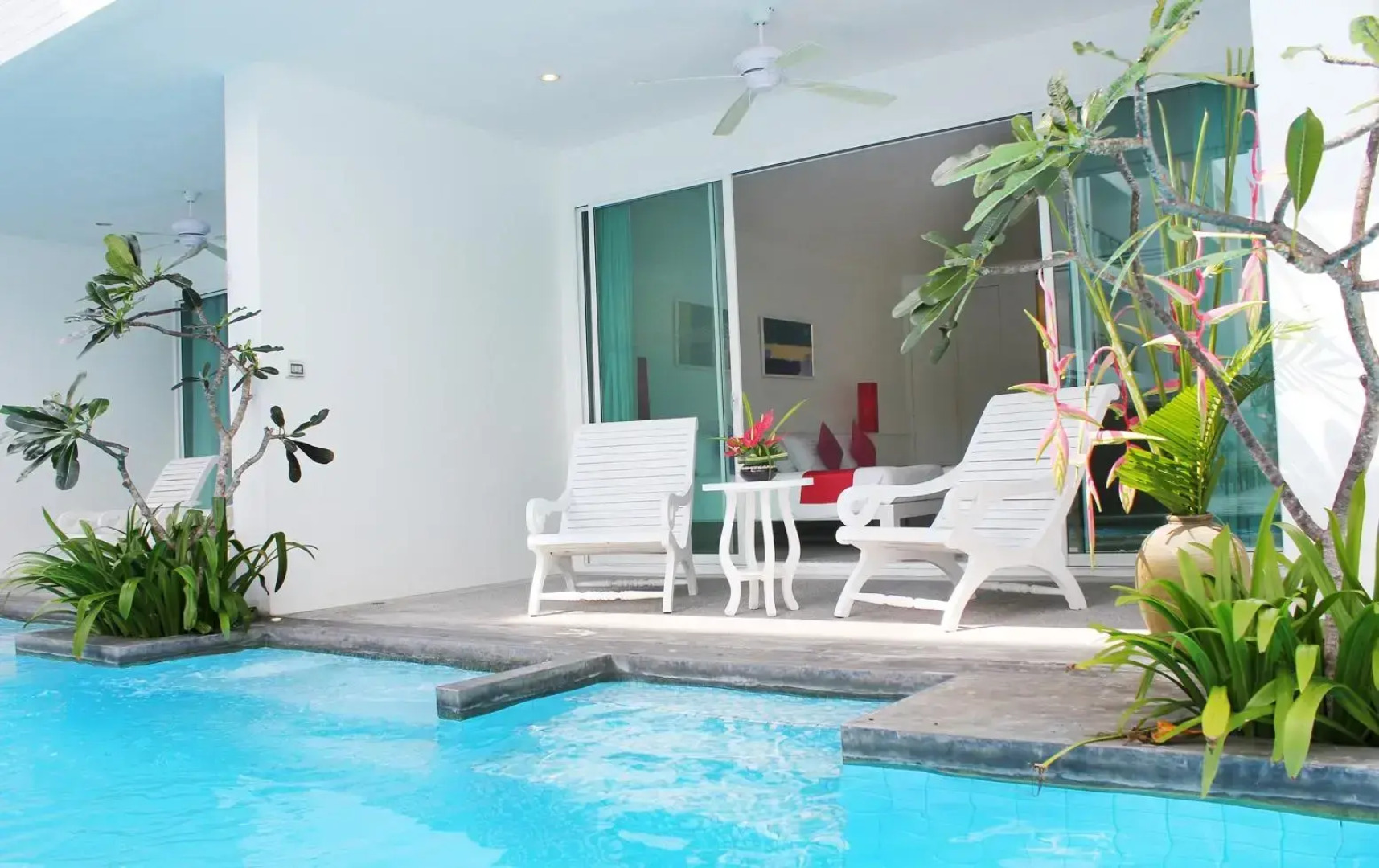 Курортный отель The Old Phuket - Karon Beach Resort