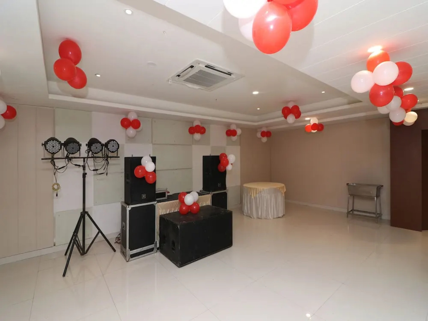 OYO 13616 Hotel Gala Galaxy