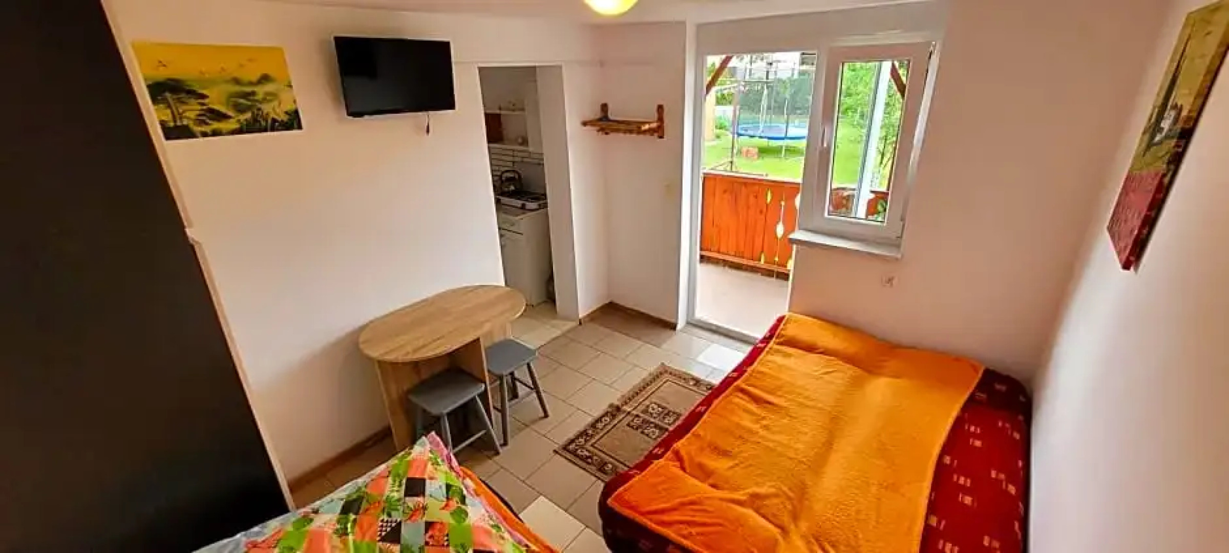 Dom Bursztynek - domek (sad)