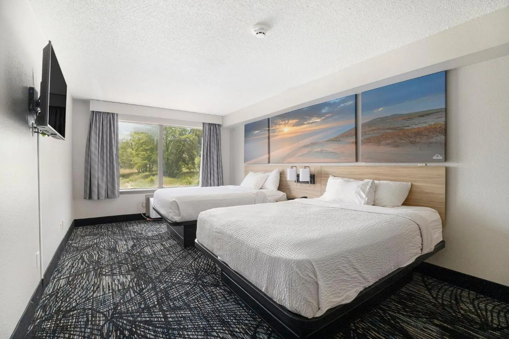 Days Inn & Suites by Wyndham Norton Shores/Muskegon