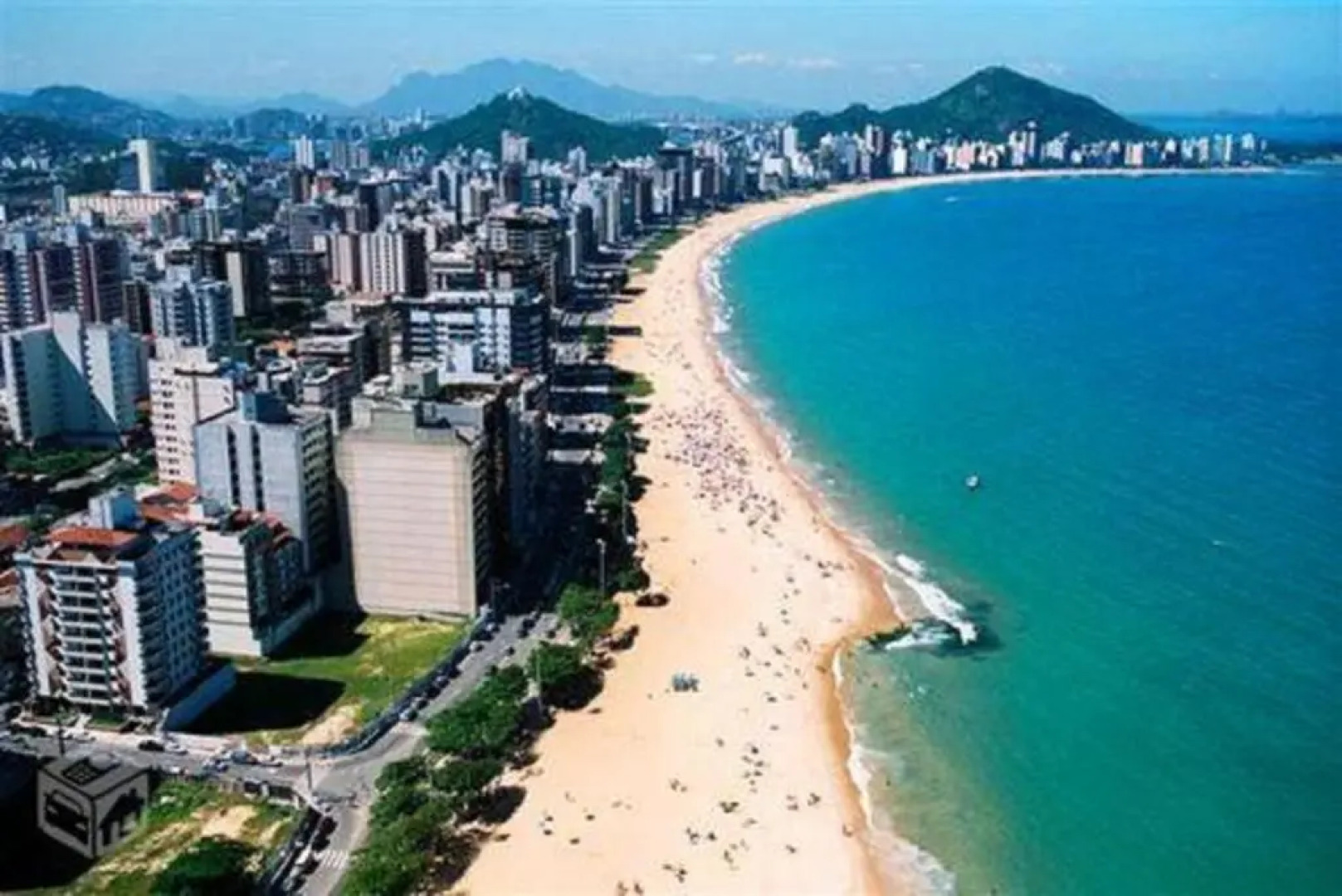 LINDA VISTA PARA O MAR, APTO 2 QUARTOS, PRAIA DA COSTA, WI-FI, TV a CABO e LAZER