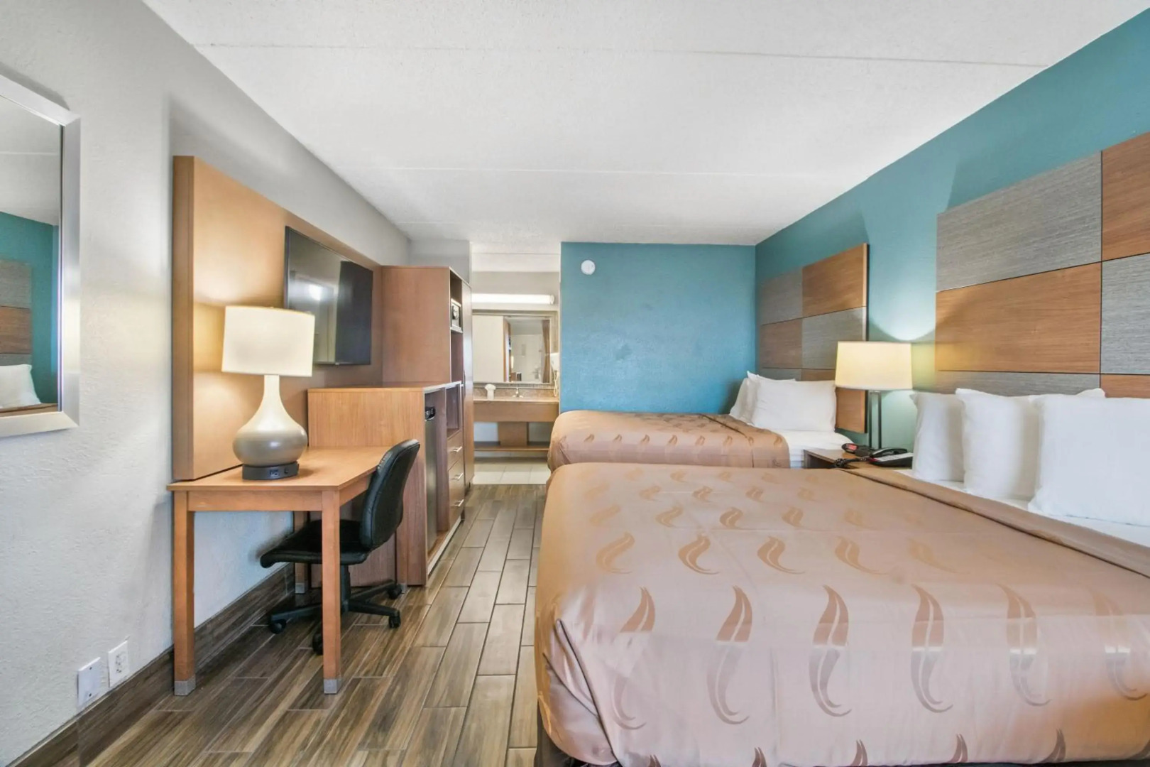 Clarion Pointe Galveston - Beachfront