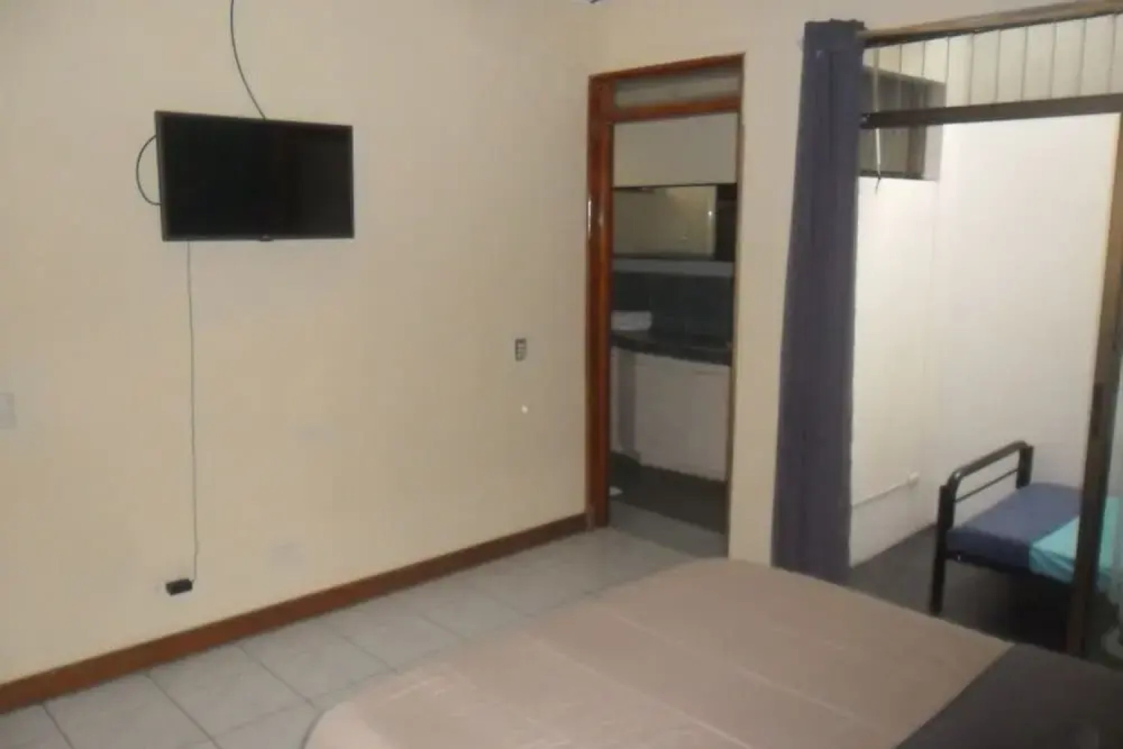 Green Country Hotel - Hostel