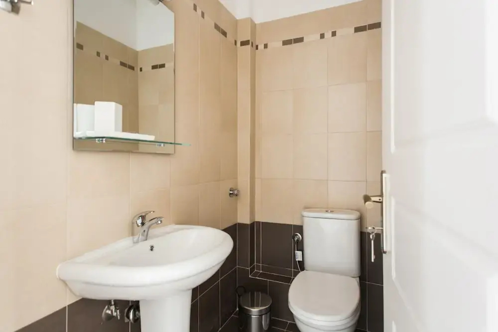 UPSTREET Superb & Comfy 2 BD Apt-Marousi