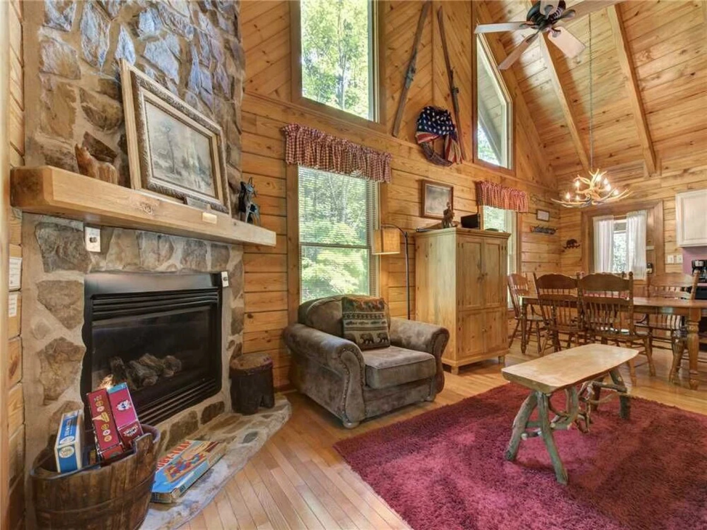 Buckhorn  2 Bedroom Home with Hot Tub