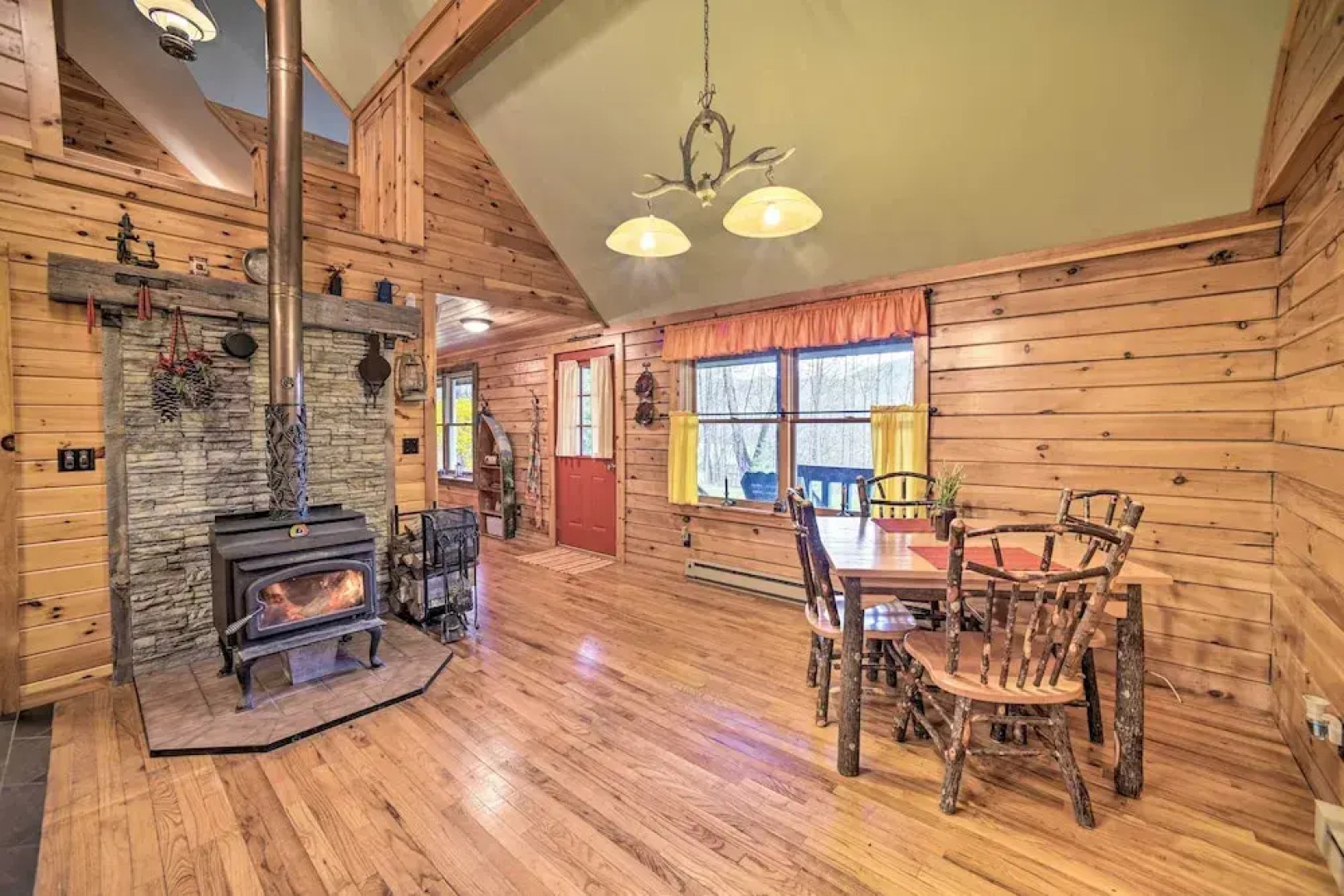 Lovely Fort Ann Lodge - 10 Mi to Lake George!