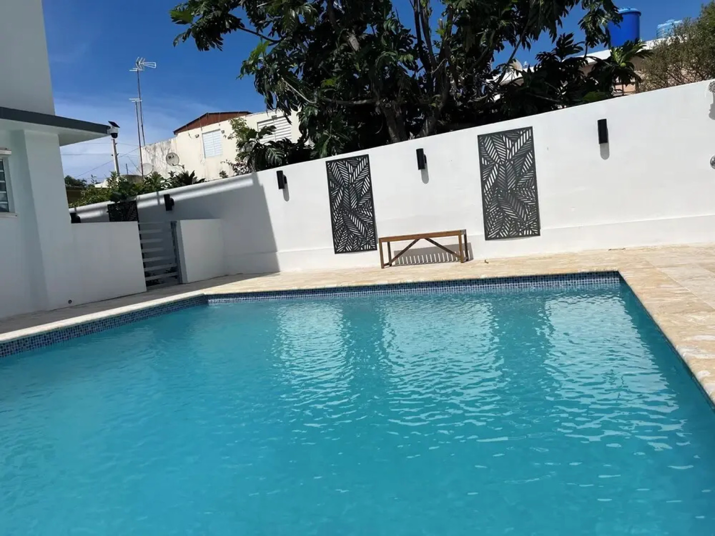 Sea Breeze Tunnel Hideaway 3