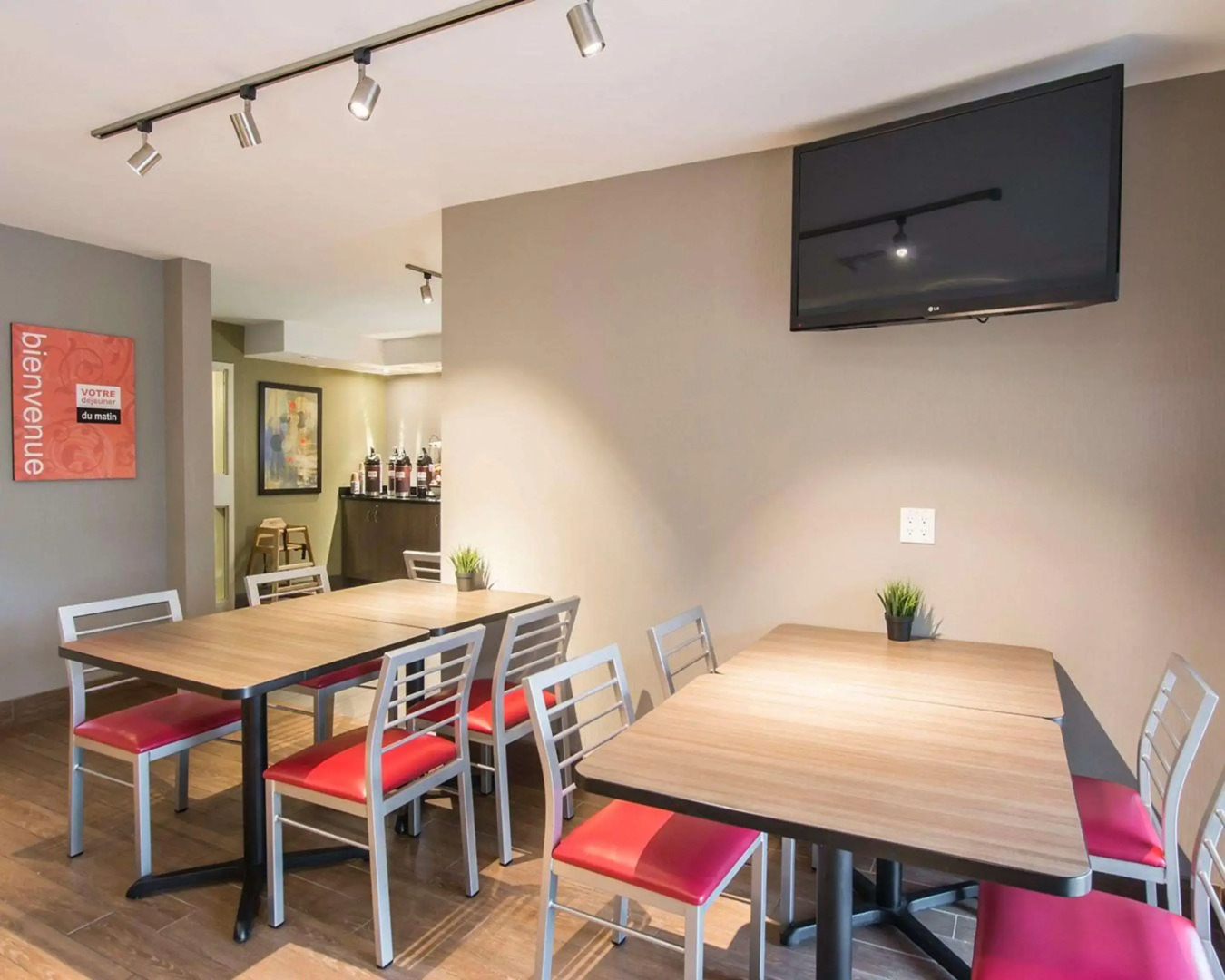 Comfort Inn Airport East - Ancienne Lorette