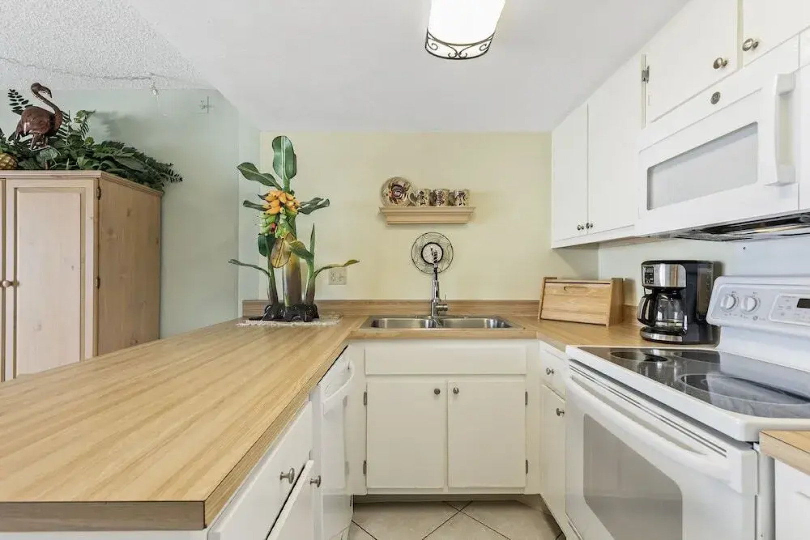 Tropical Suites At Sunglow Resort