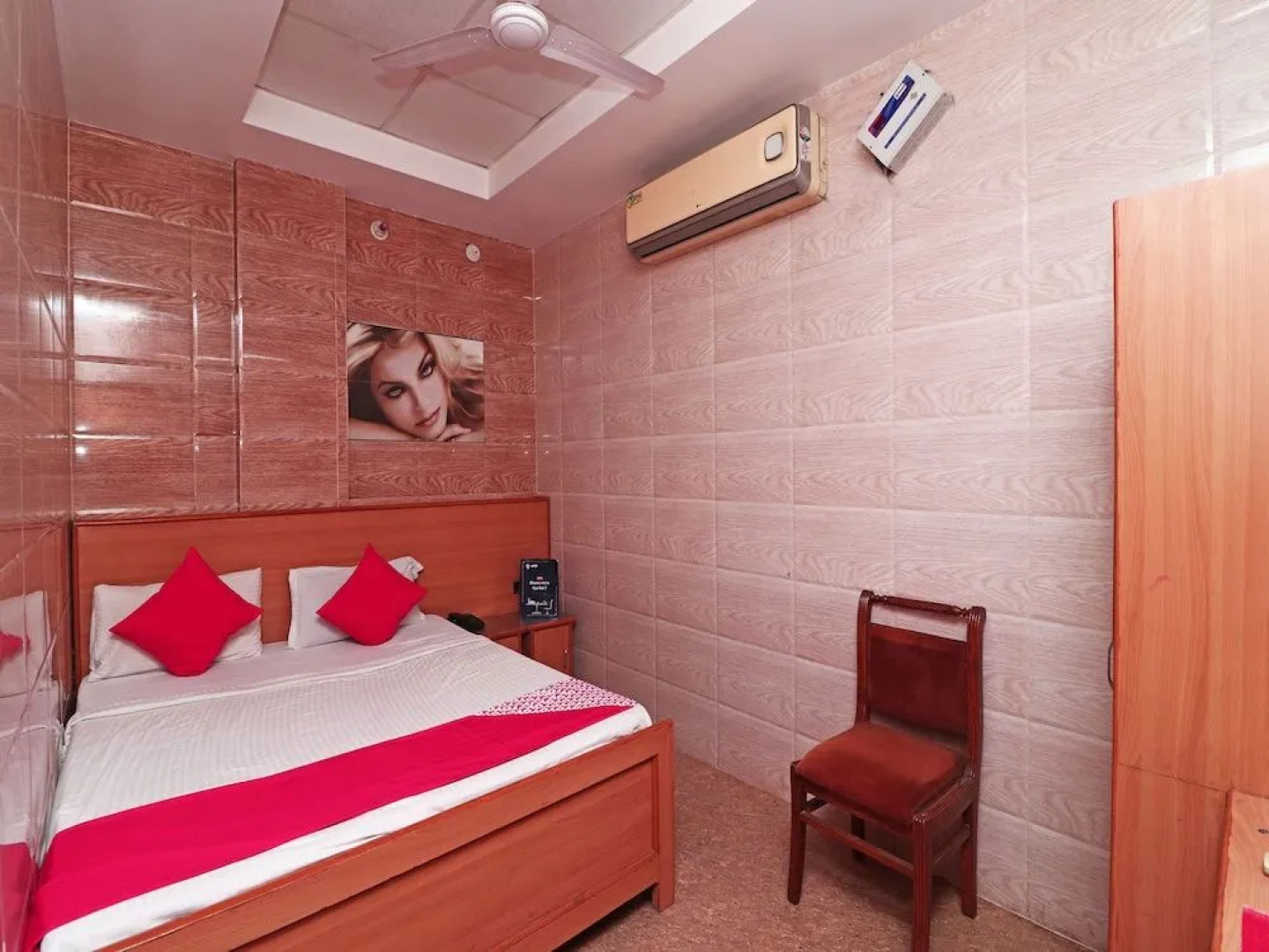 OYO 16678 Rohtak Palace