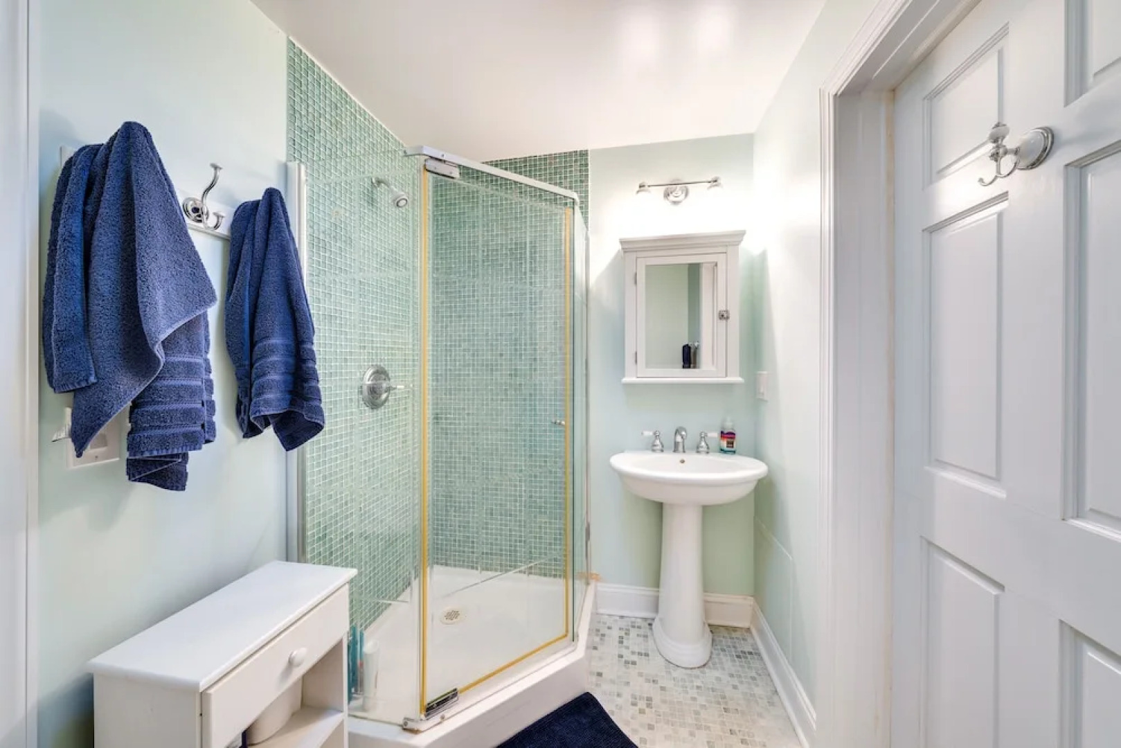 Lakefront Edgerton Cottage w/ Deck & Grill!