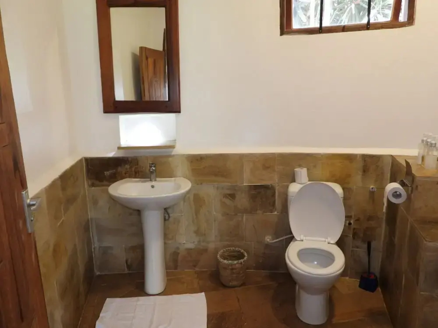 Bougainvillea Safari Lodge