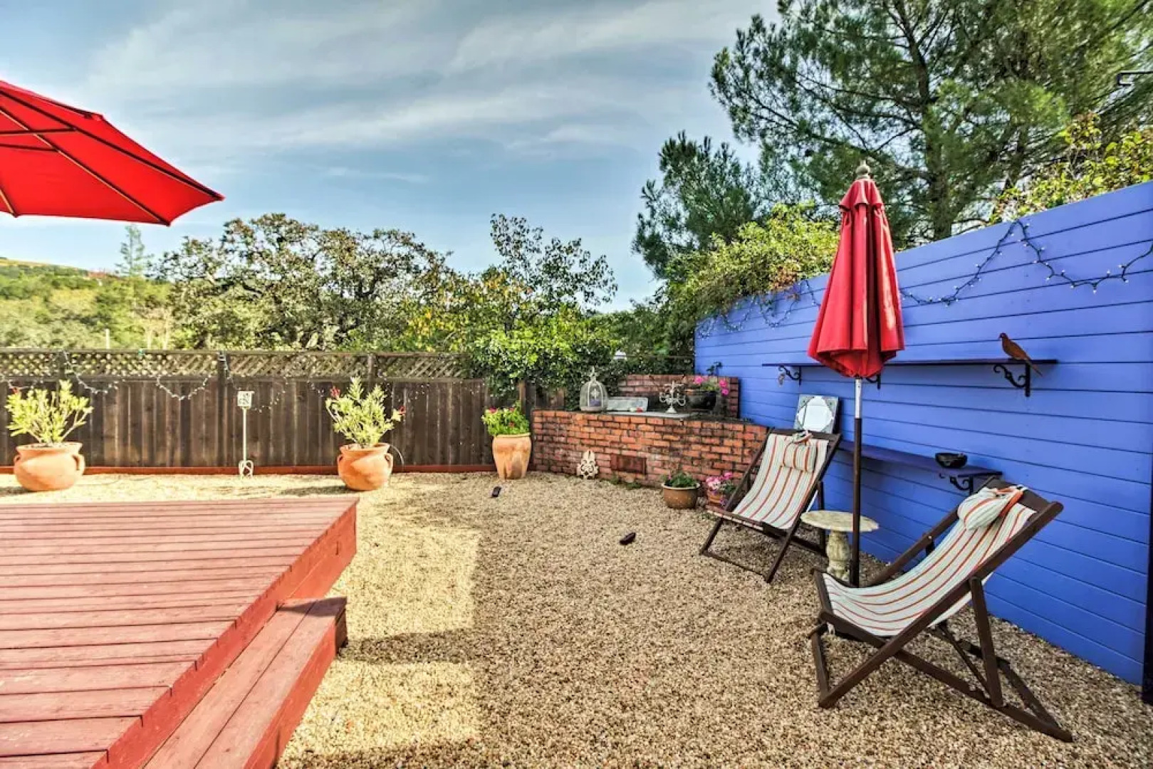 Romantic Casita w/ Garden + Deck 2 Miles to Plaza!