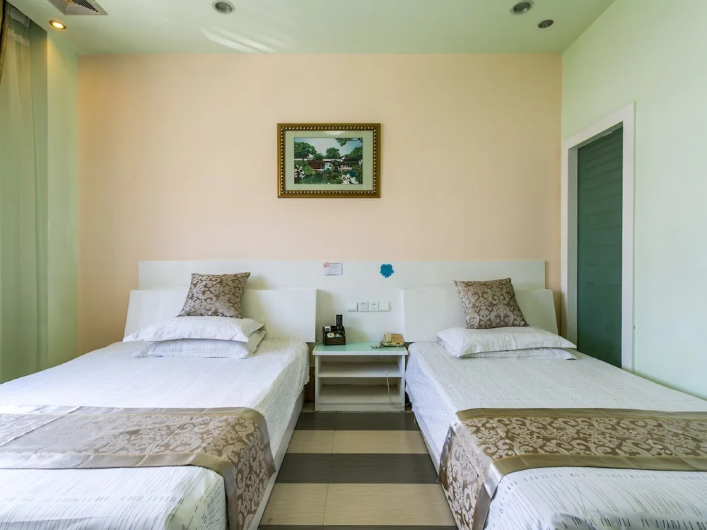 Shanghai Blue House Business Hotel