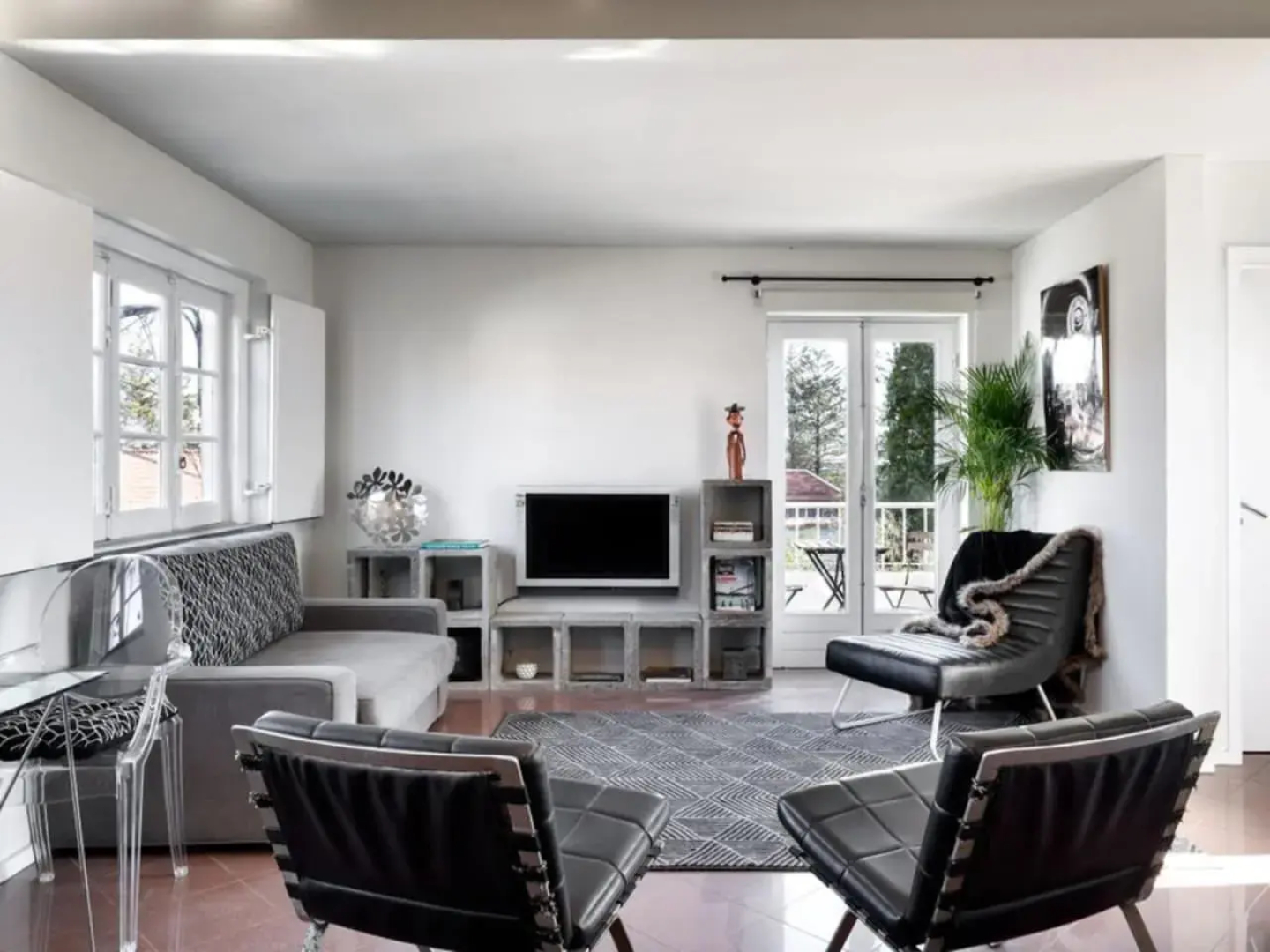 Carcavelos Beach&Bike House (view, parking, wi-fi)