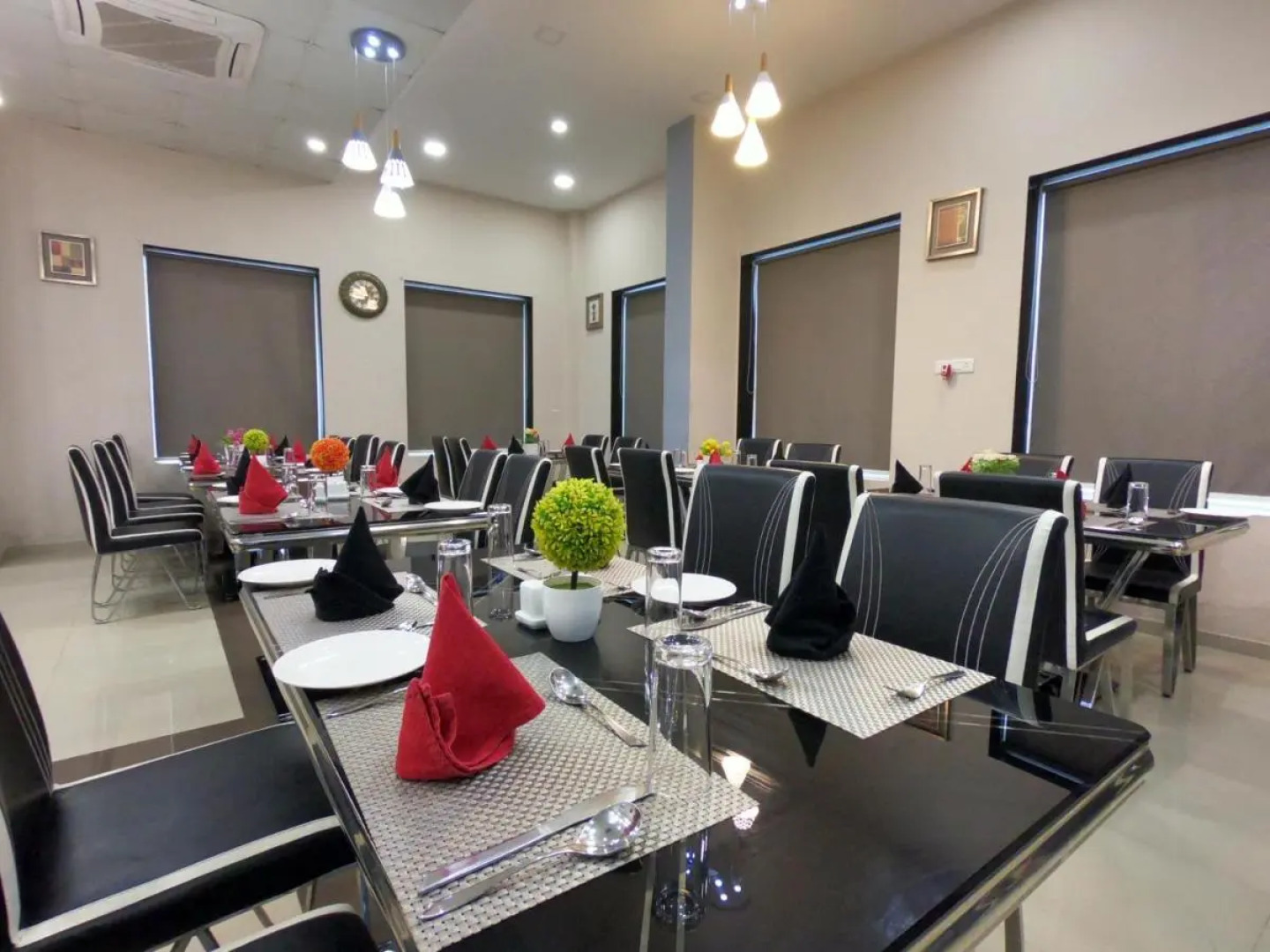 Vadpadraka Hotel And Resort