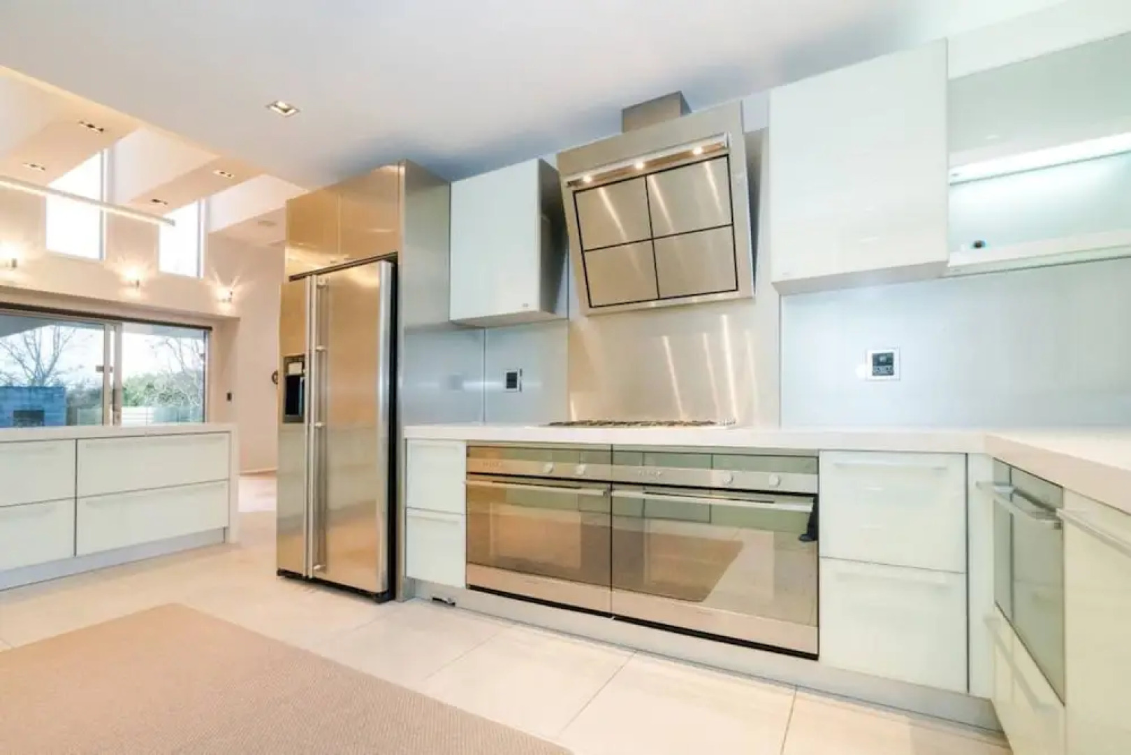 Karaka Luxury Vacation Home with Pool