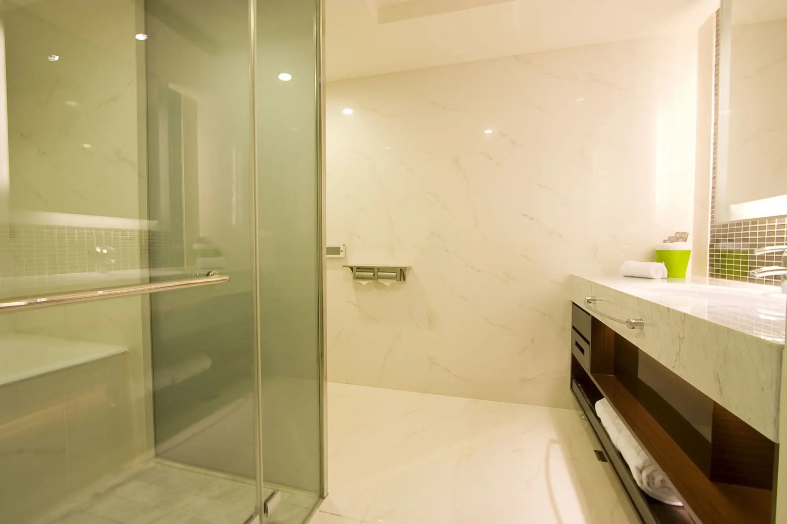 S Aura Hotel