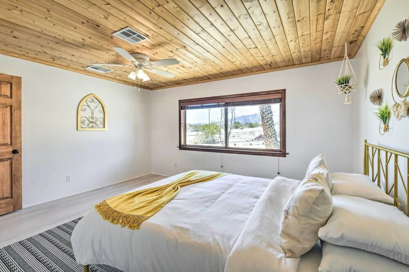 Chic Joshua Tree Pad w/ Mountain Views & Hot Tub