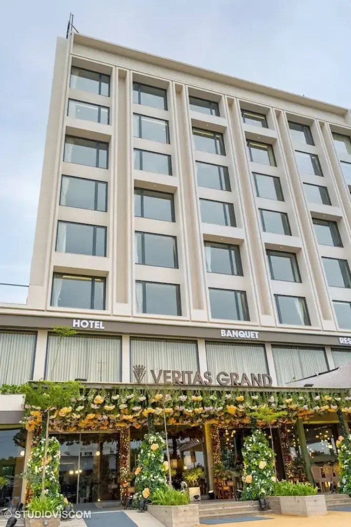 Hotel Veritas Grand