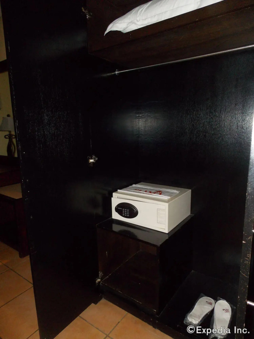 Planta Centro Bacolod Hotel & Residences