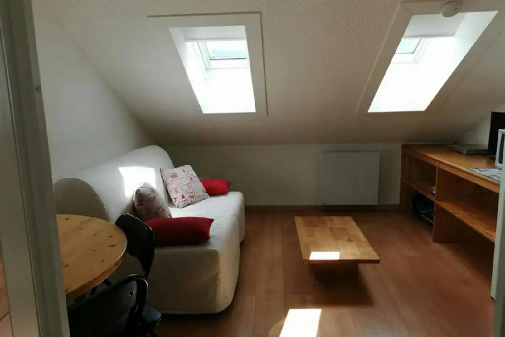 Studio mansardé 18 m2 climatisé avec piscine privée