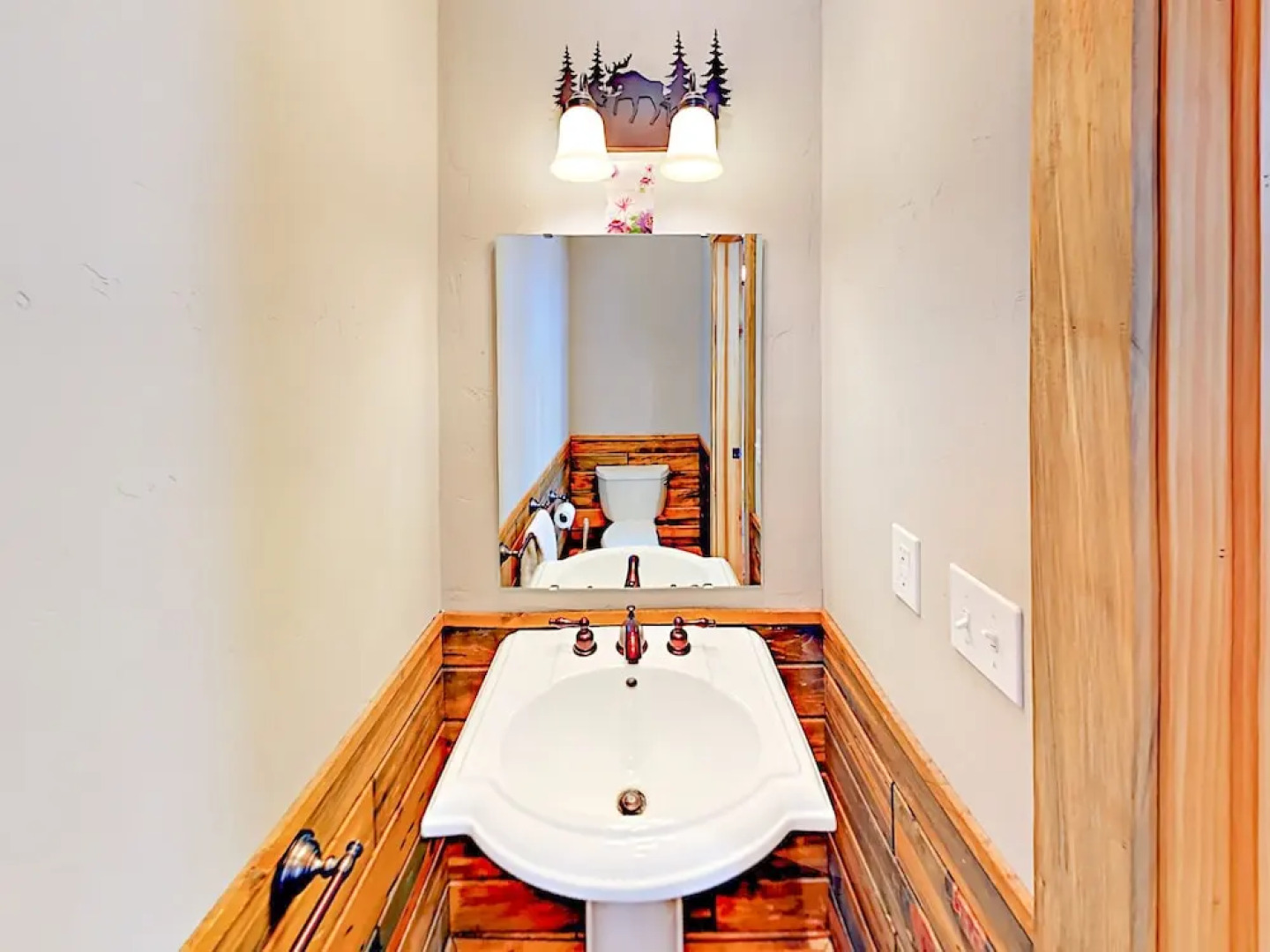 Stylish Mountain Home 4 Bedrooms 3.5 Bathrooms Home