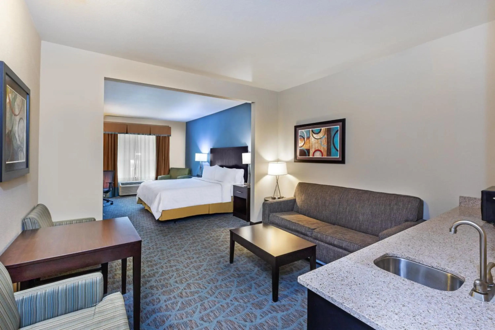 Holiday Inn Express & Suites Floresville by IHG
