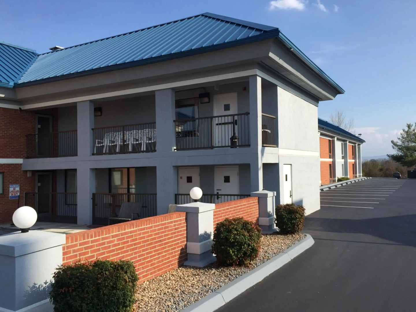 Super 8 by Wyndham Dandridge