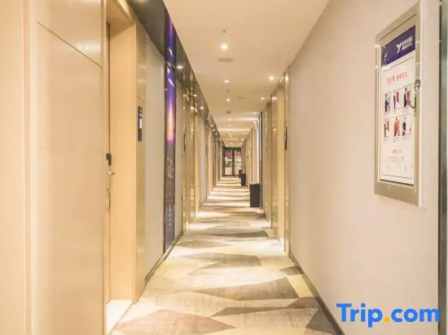 Yasite Hotel (Suizhou Wenfeng Caodianzi Street Branch)