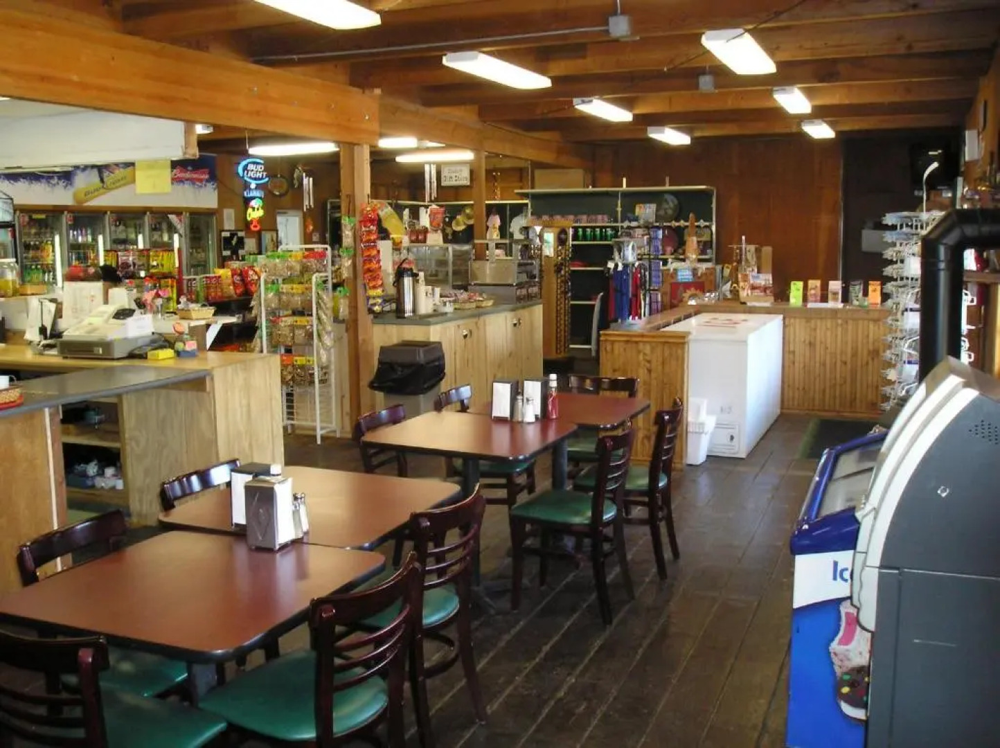 Ponderosa Camping Resort One-Bedroom Cabin 2