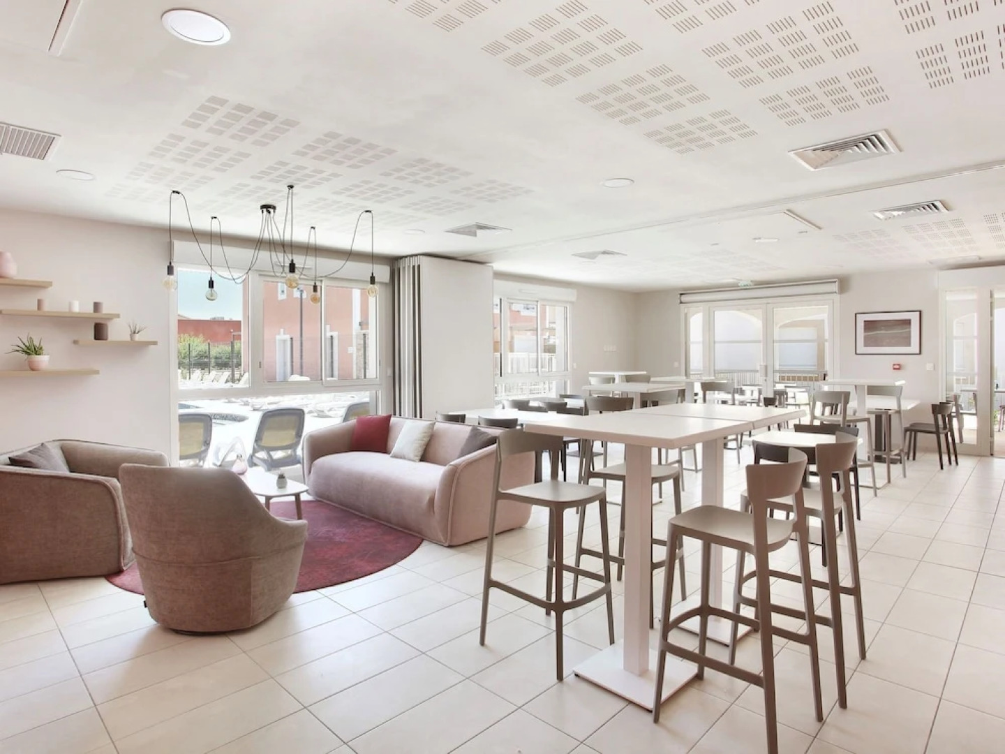 Beautiful Modern Apartment Near the Historic Aïgues Mortes