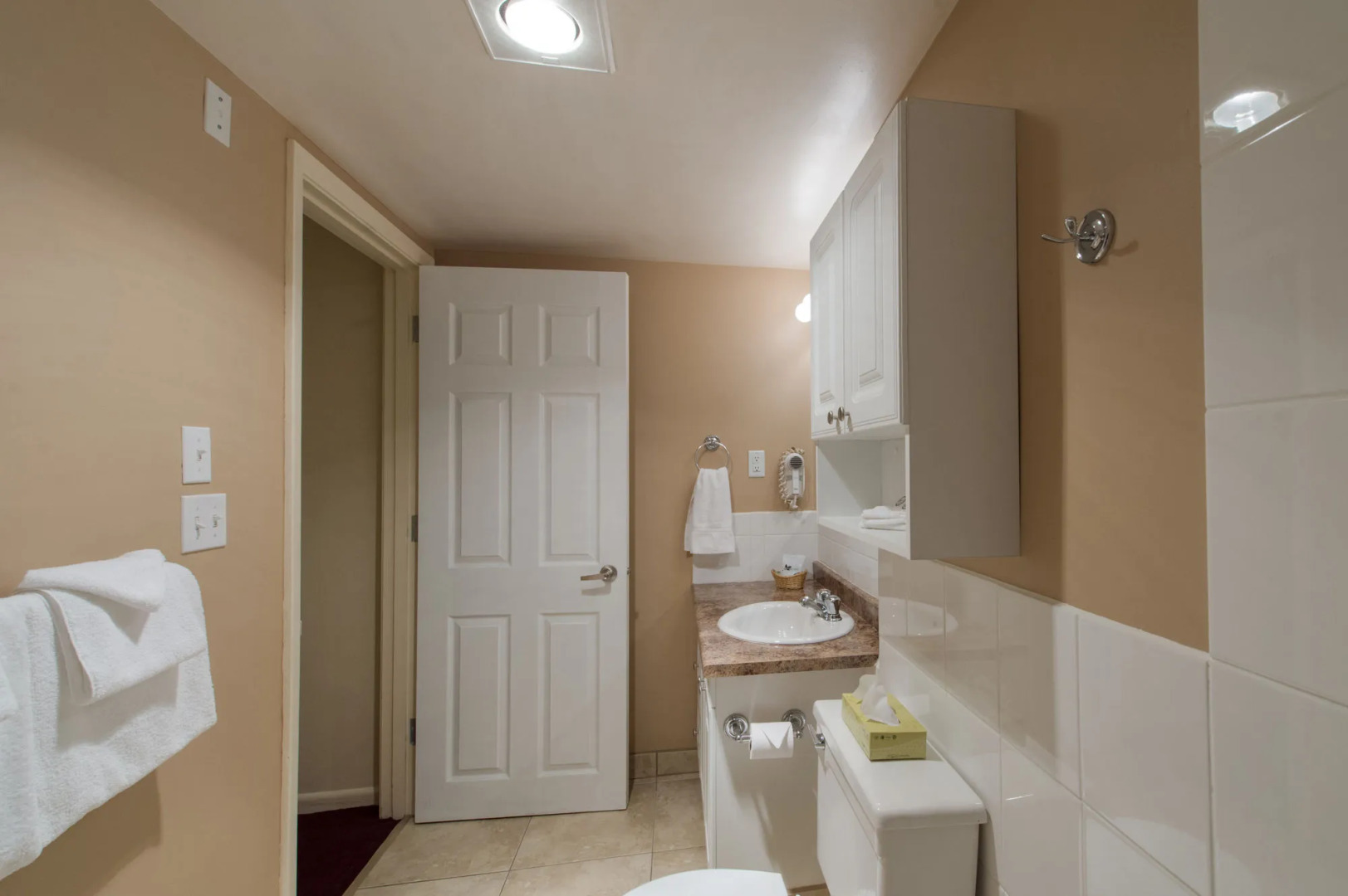 Scott's Inn and Suites