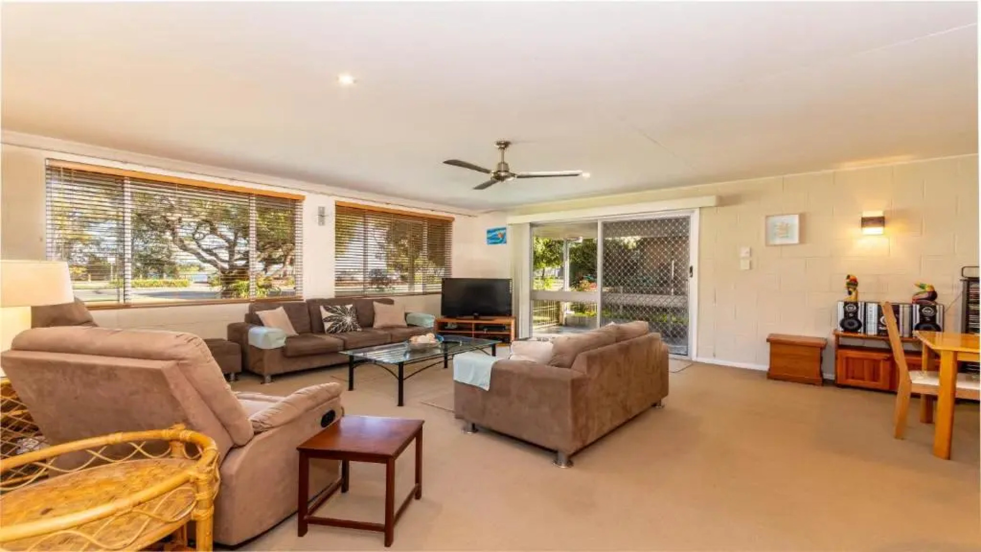 Bribie Beach House, Waterfront directly across the road - Solander Esp, Banksia Beach