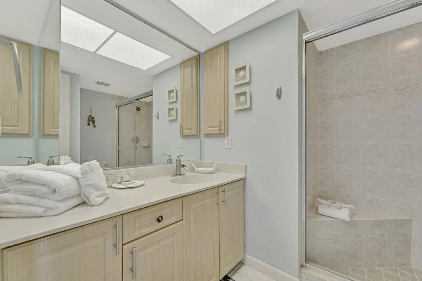 Beach One Bedroom Villa by Redawning