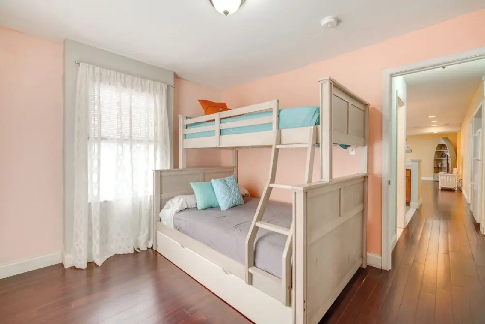 Walk to Ventnor Beach & Boardwalk: Coastal Gem