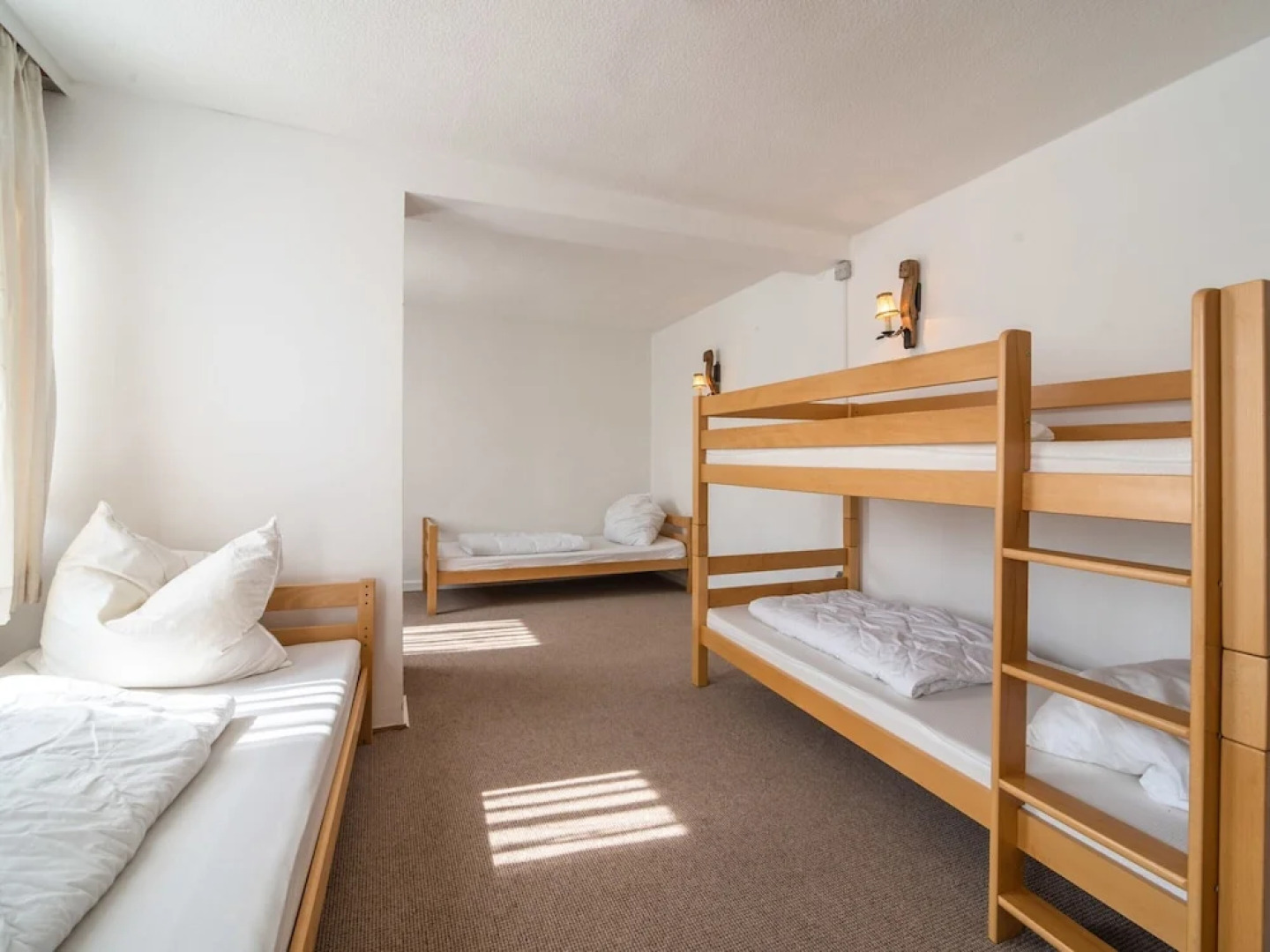 Grosse Gruppenunterkunft im Nationalpark Eifel mit Bar und Terrasse