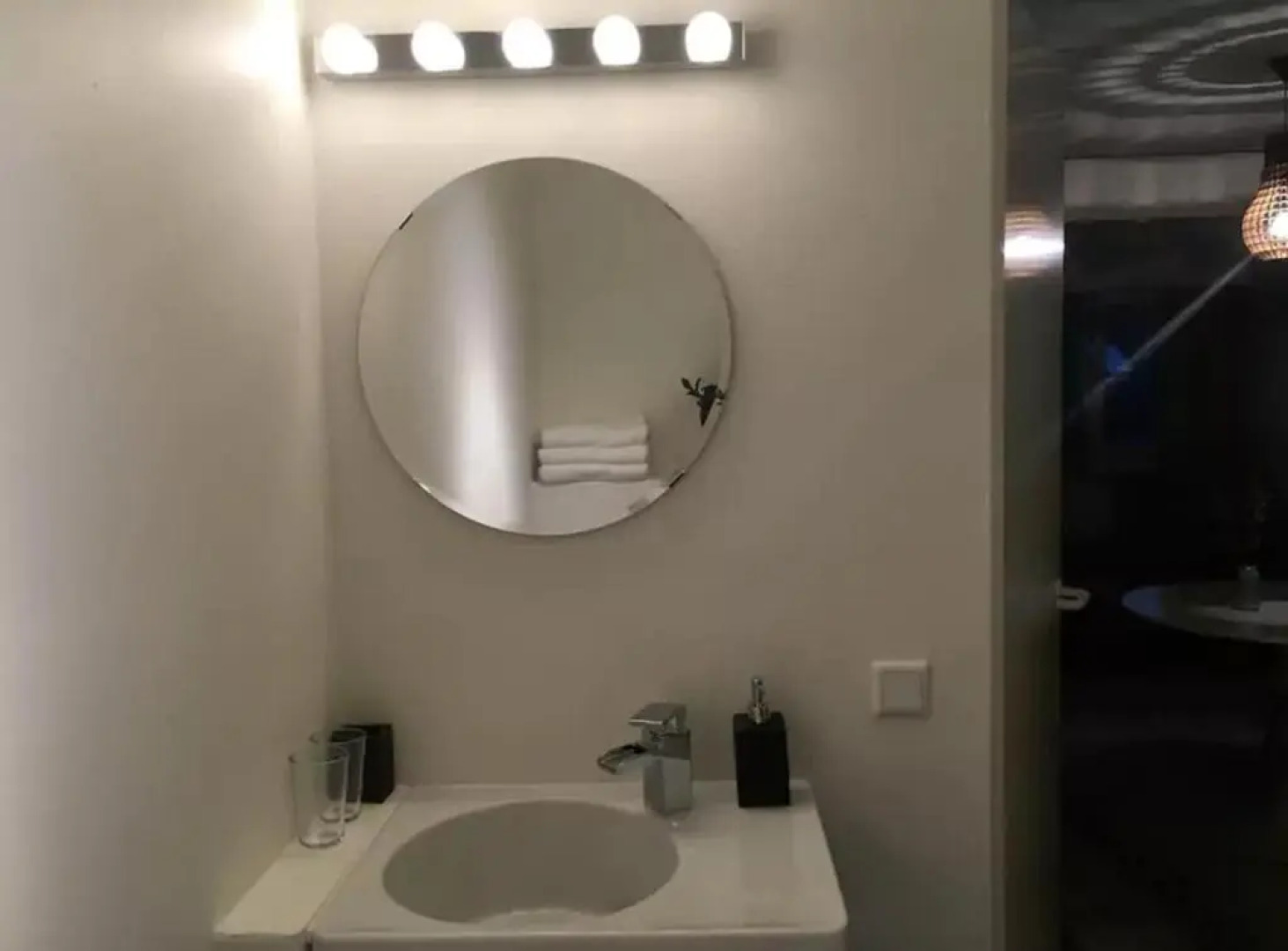 Private top floor, 150 m from the beach!